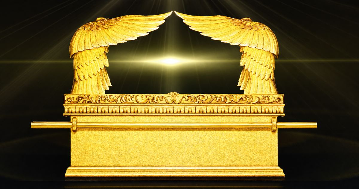 約櫃的施恩座，二基路伯之間發出光 · the ark's mercy seat, light between the cherubim